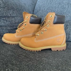 Timberland Women’s 6-inch Waterproof Boot, Size 6